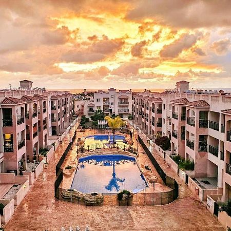 Royal-Seacrest Oasis, Pool-Side Apartment Paphos Ngoại thất bức ảnh