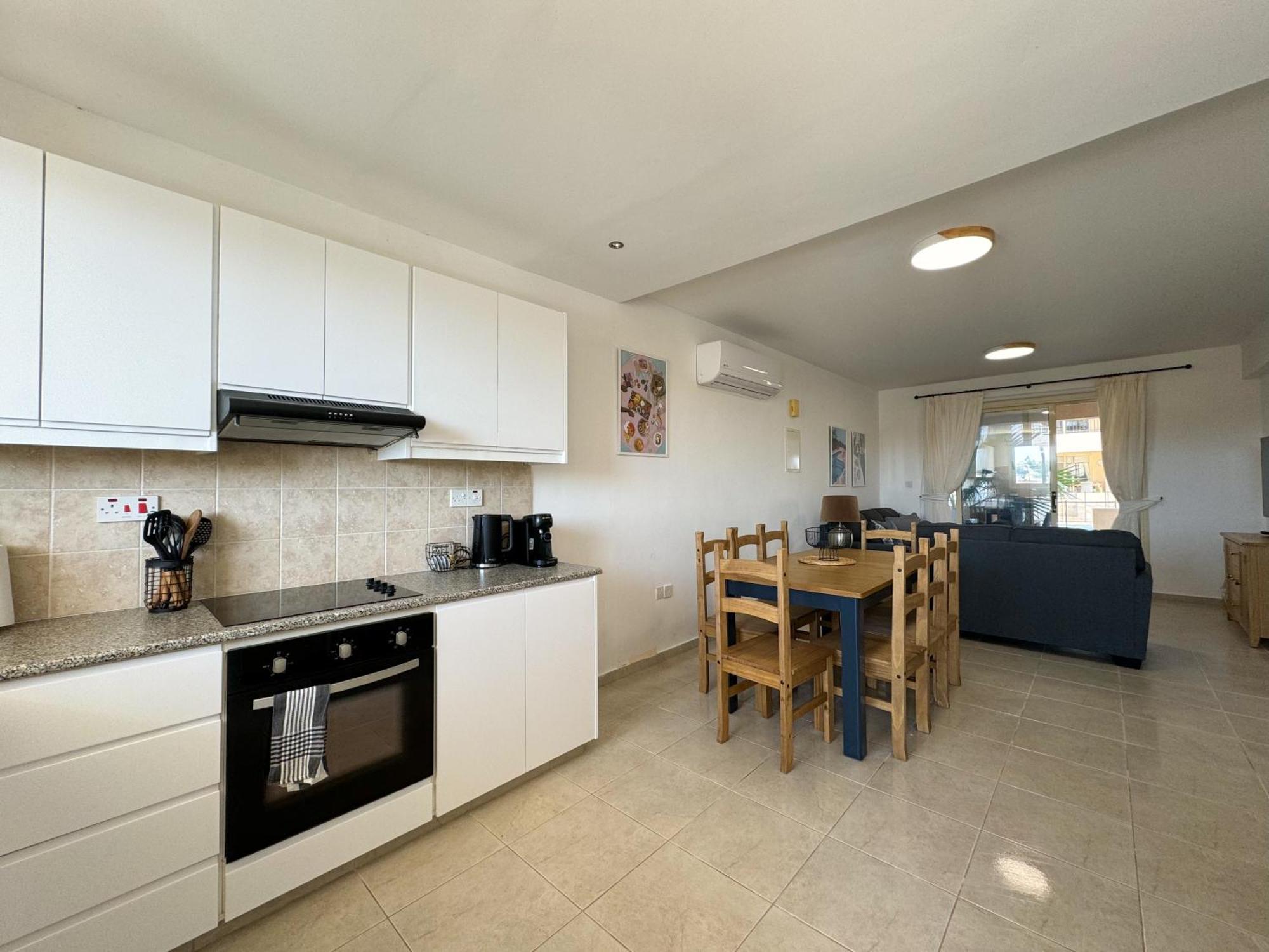 Royal-Seacrest Oasis, Pool-Side Apartment Paphos Ngoại thất bức ảnh
