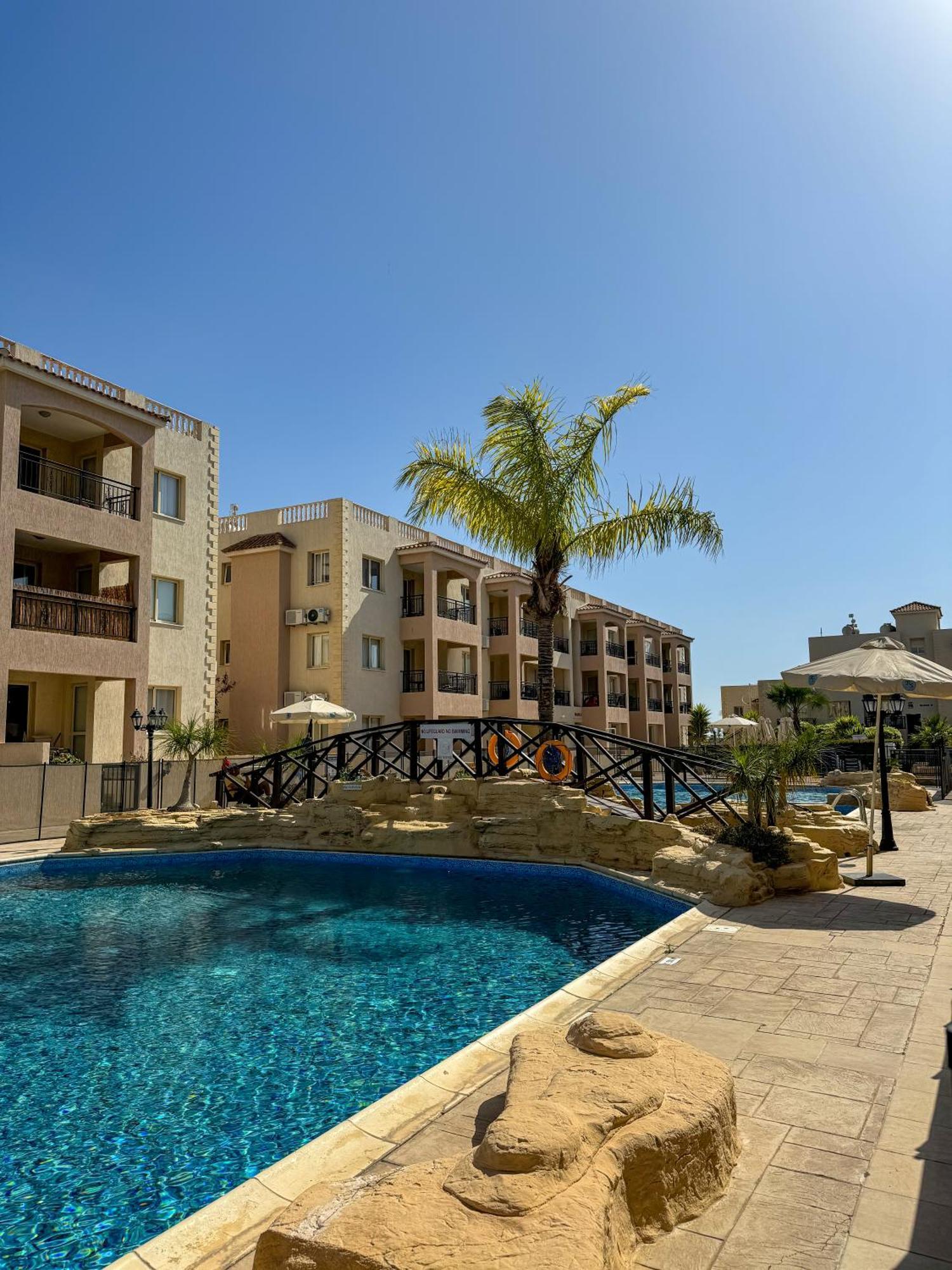 Royal-Seacrest Oasis, Pool-Side Apartment Paphos Ngoại thất bức ảnh