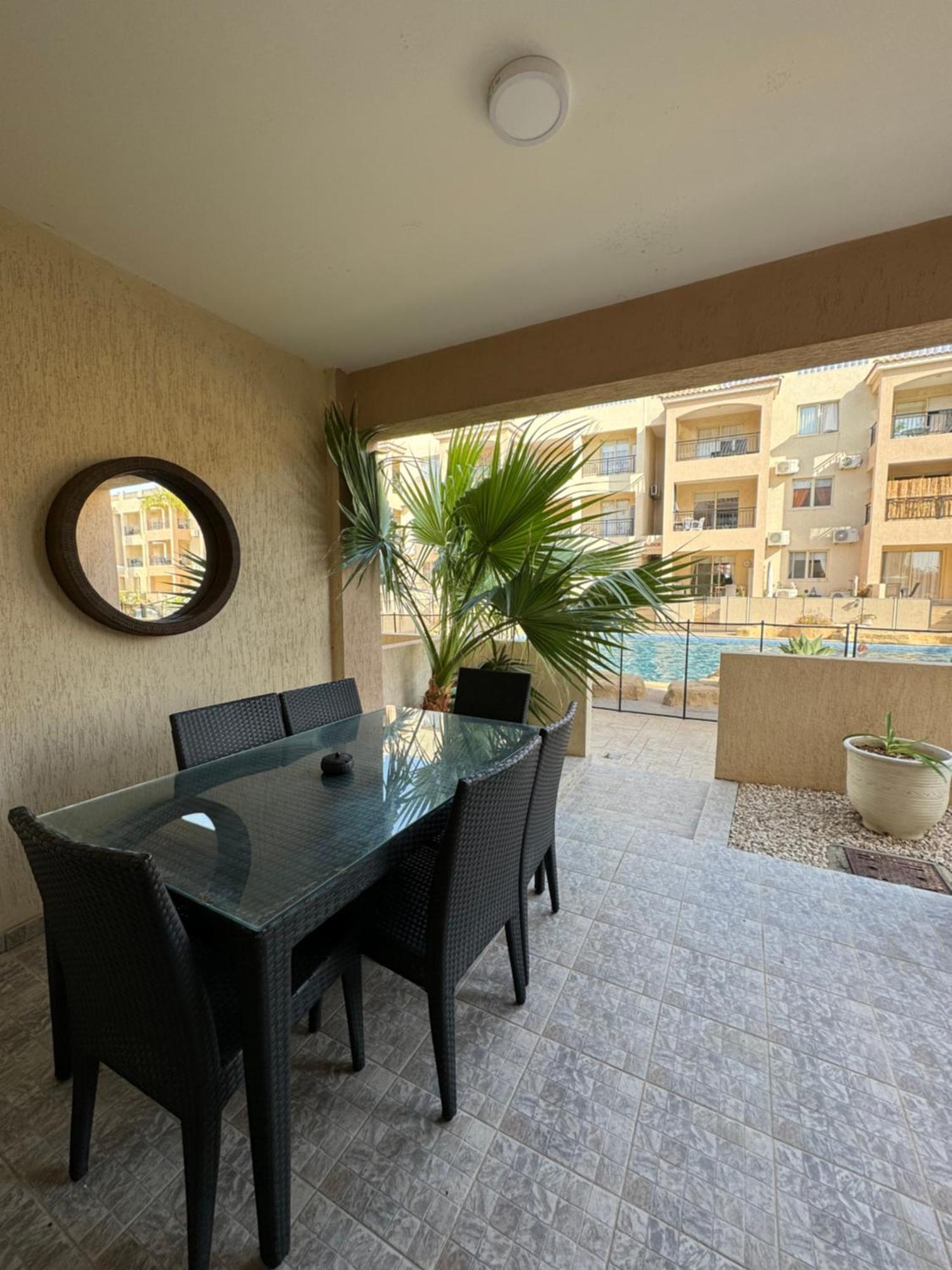 Royal-Seacrest Oasis, Pool-Side Apartment Paphos Ngoại thất bức ảnh