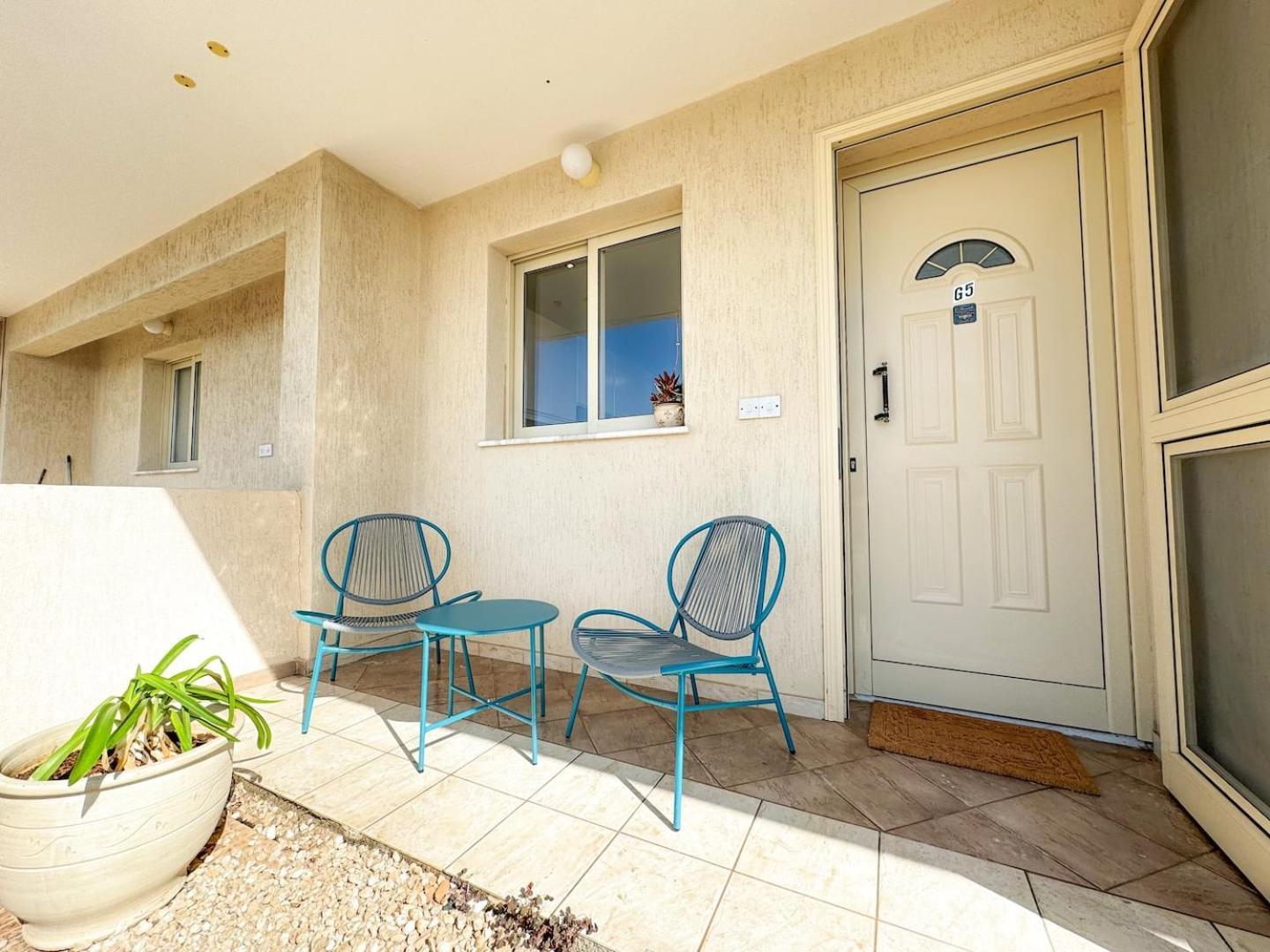Royal-Seacrest Oasis, Pool-Side Apartment Paphos Ngoại thất bức ảnh