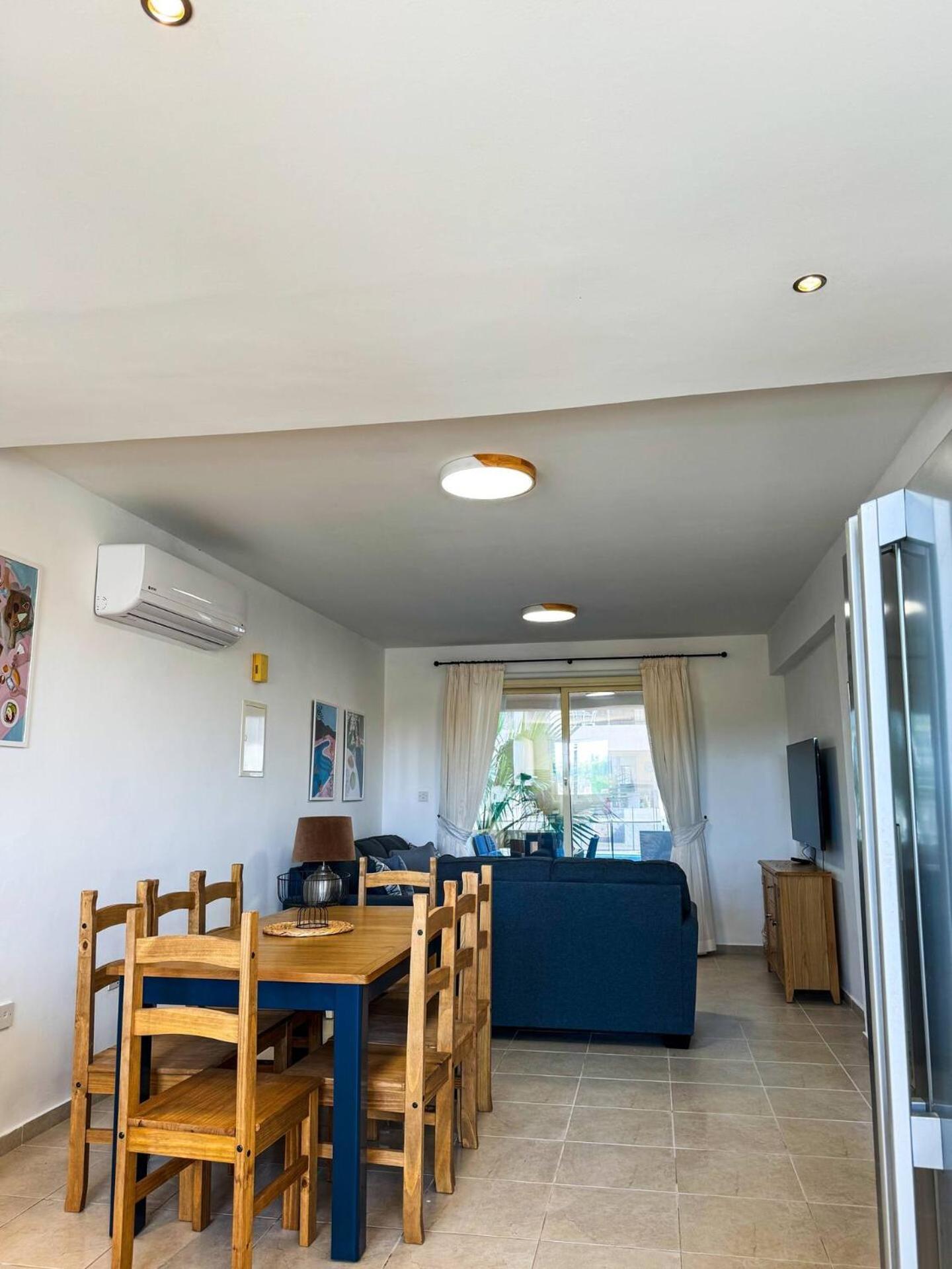 Royal-Seacrest Oasis, Pool-Side Apartment Paphos Ngoại thất bức ảnh