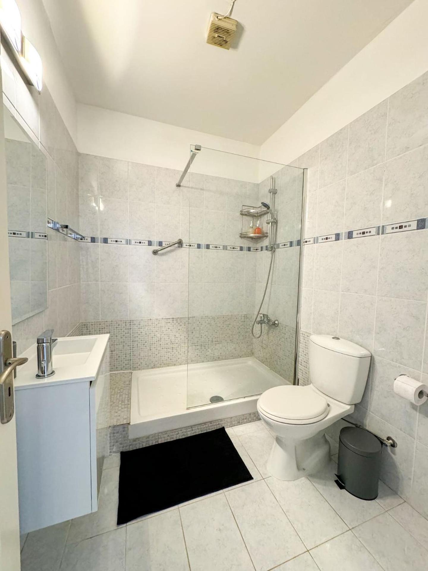 Royal-Seacrest Oasis, Pool-Side Apartment Paphos Ngoại thất bức ảnh
