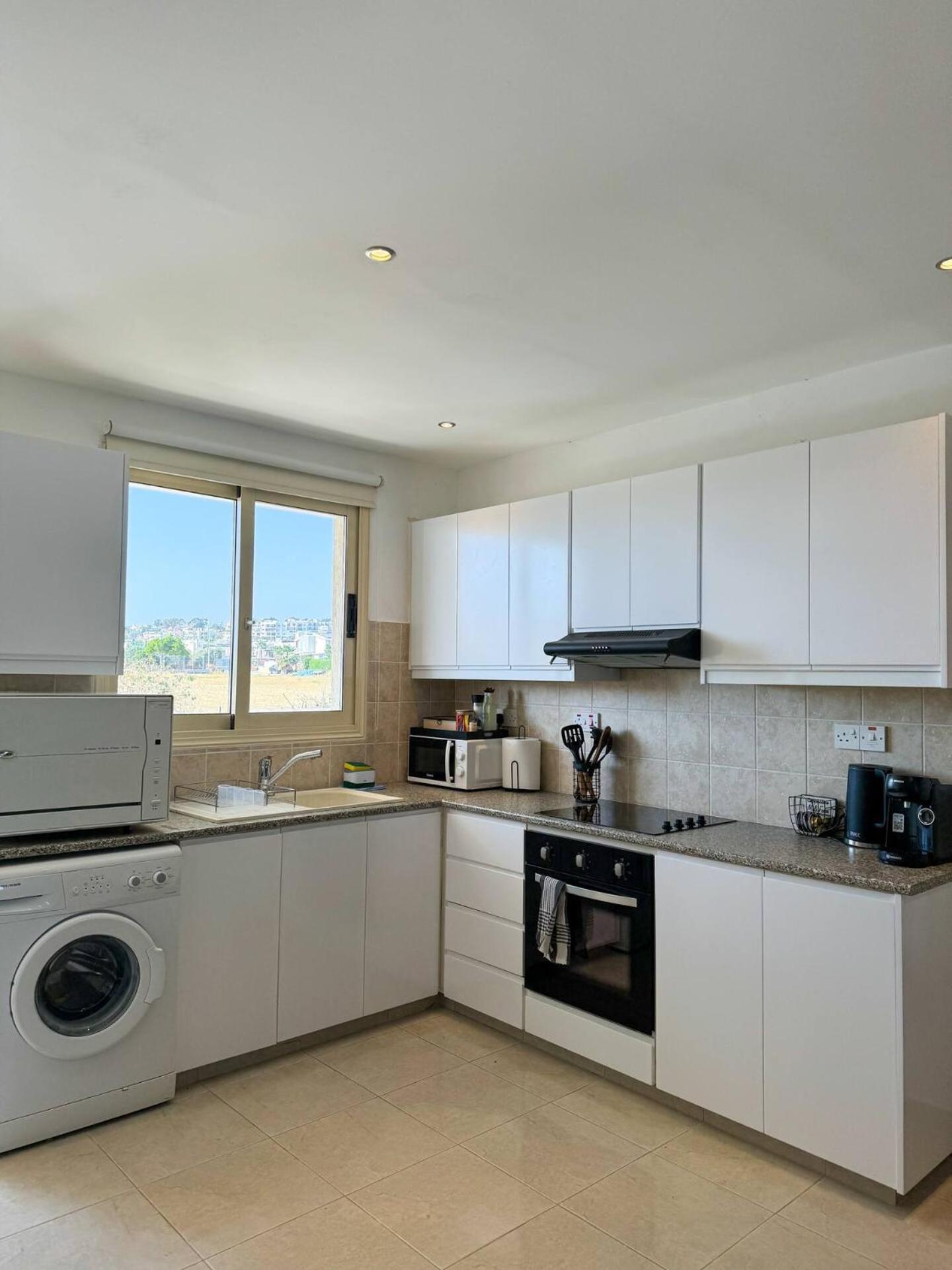 Royal-Seacrest Oasis, Pool-Side Apartment Paphos Ngoại thất bức ảnh
