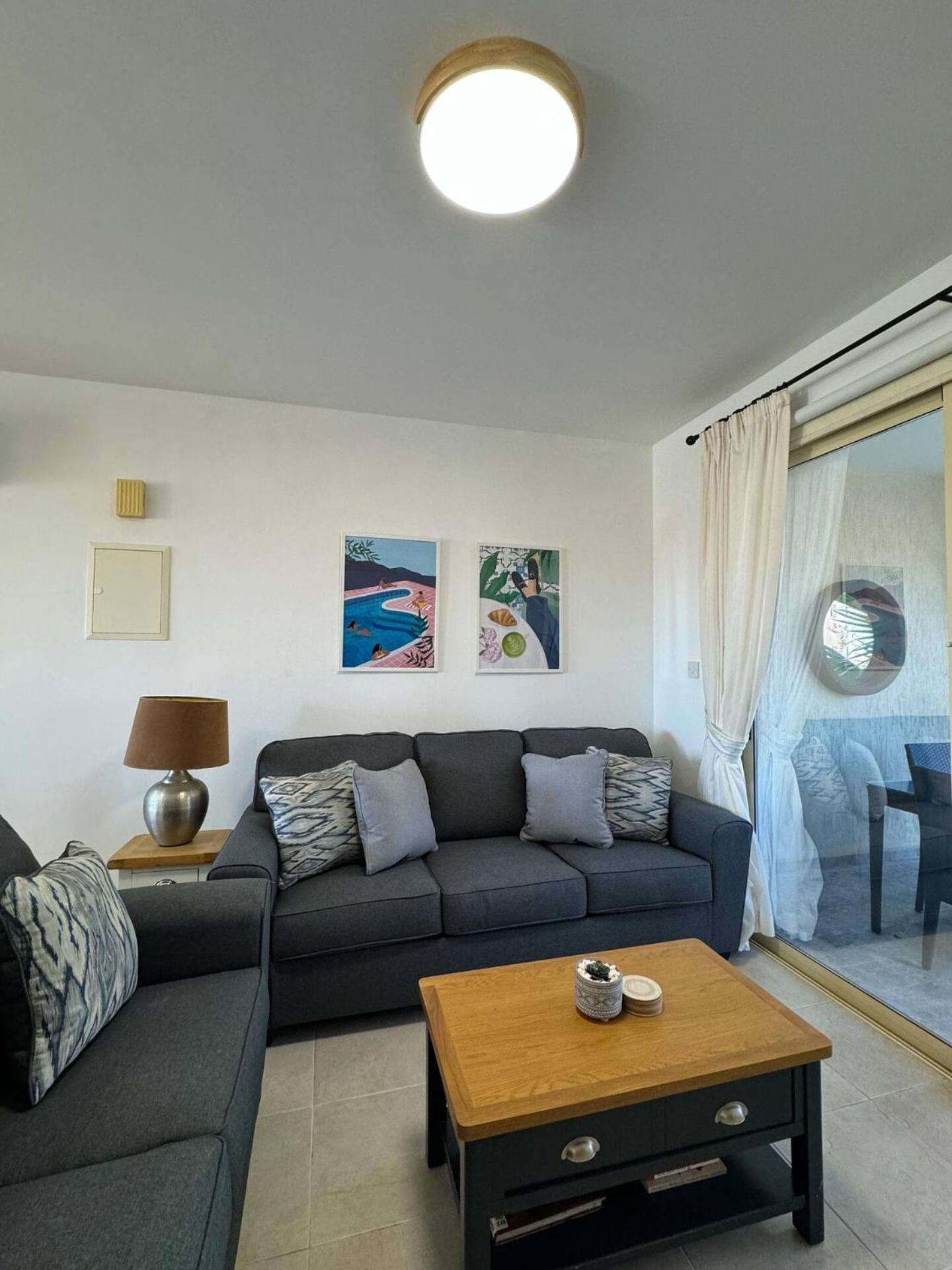 Royal-Seacrest Oasis, Pool-Side Apartment Paphos Ngoại thất bức ảnh