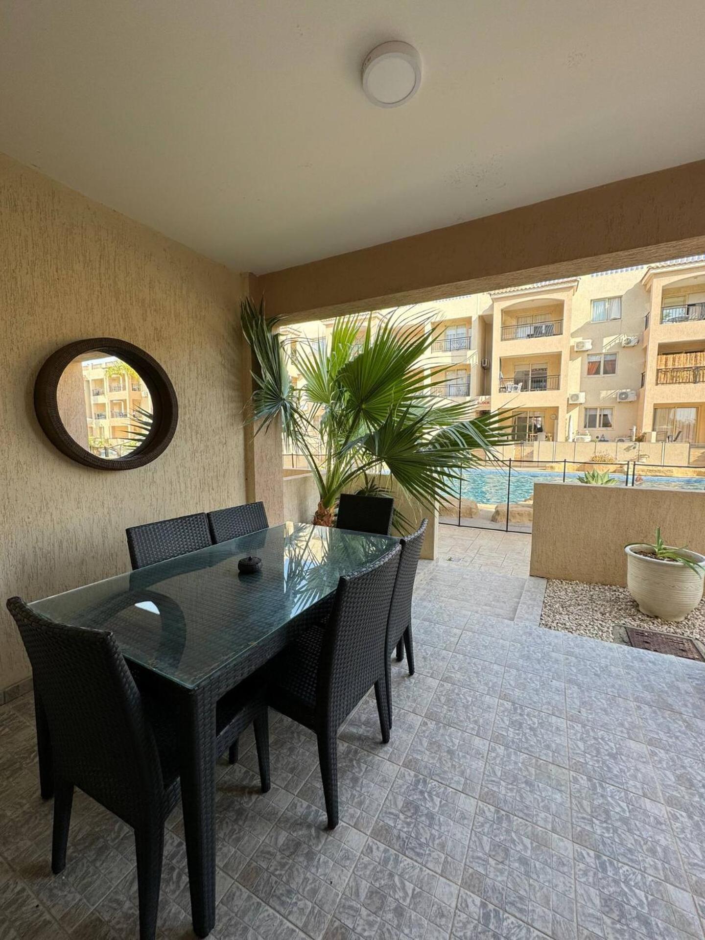Royal-Seacrest Oasis, Pool-Side Apartment Paphos Ngoại thất bức ảnh